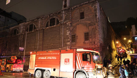 Karaköy’de Ermeni Katolik Kilisesi’ndeki yangın: 2 ölü